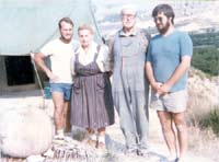 El matrimonio Cuadrado con Angel Iniesta y Jose Miguel García Cano. Cigarralejo Septiembre de 1980